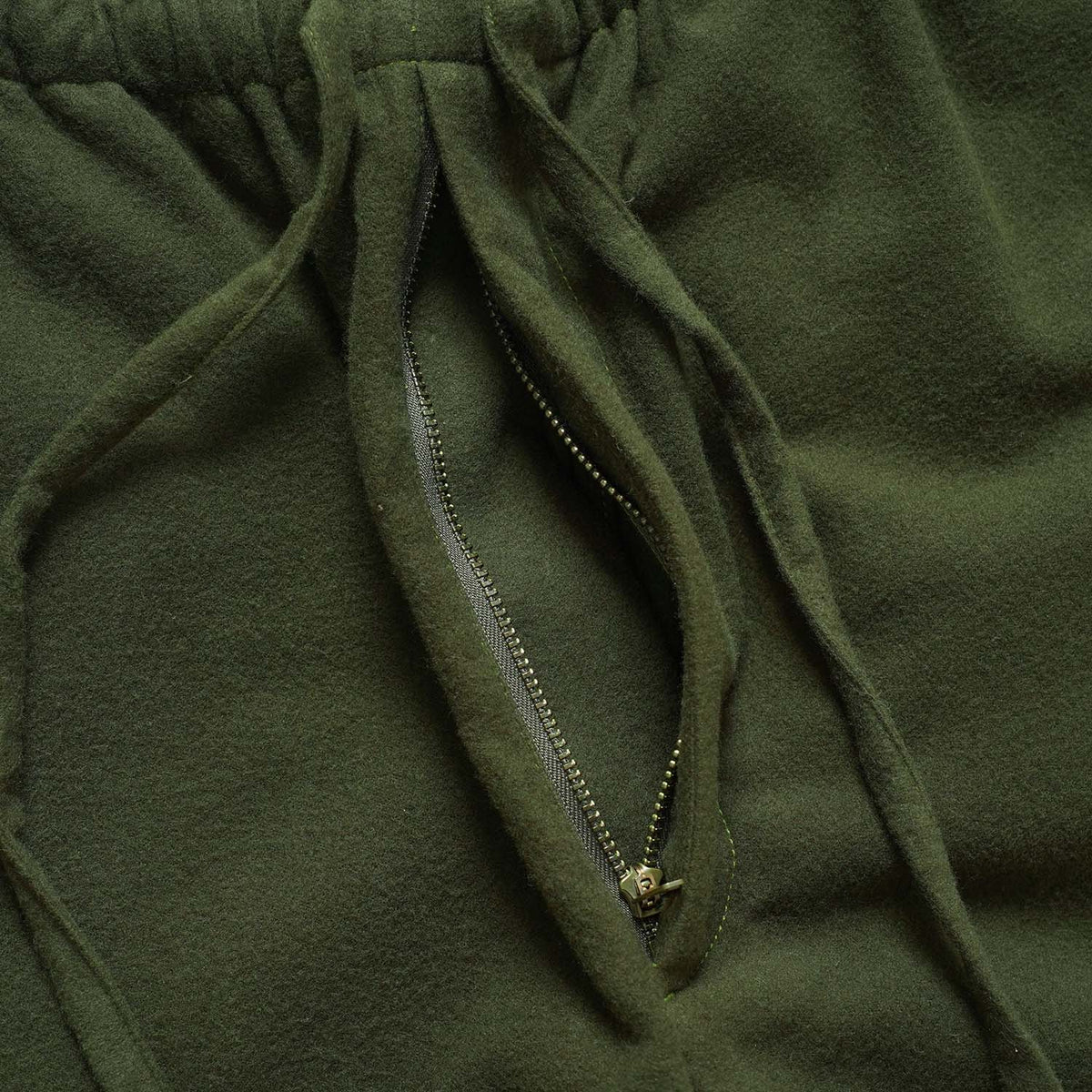 MR.OLIVE ミスターオリーブ パンツ "AIRY BRUSHED SATIN / DRAWSTRING TAPERED PANTS" M263129